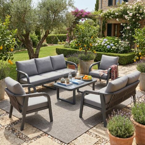 Set di mobili da giardino a 7 posti composto da un divano a 3 posti, un divano a 2 posti, 2 poltrone e un tavolino da caffè in vetro grigio.