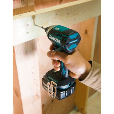 Packung mit 7 MAKITA 18V DLX7014PTJ Maschinen (DDF484+DTD154 +DGA506+DHR243 +DTM51+DJV182 +DHS680 + 5x5,0Ah + DC18RD + 2xMAKPAC 2 +MAKPAC 3 + 2xMAKPAC 4)