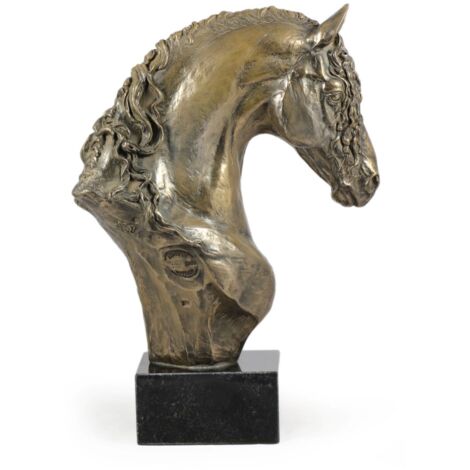 El caballo frisón de María. - una gran estatuilla con un caballo, un busto sobre una base de piedra, un prestigioso premio en el concurso de la marca Art-Dog (1/5)