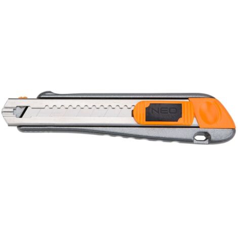 Cuchillo con hoja desmontable de 18 mm, cuerpo metálico. (1/2)