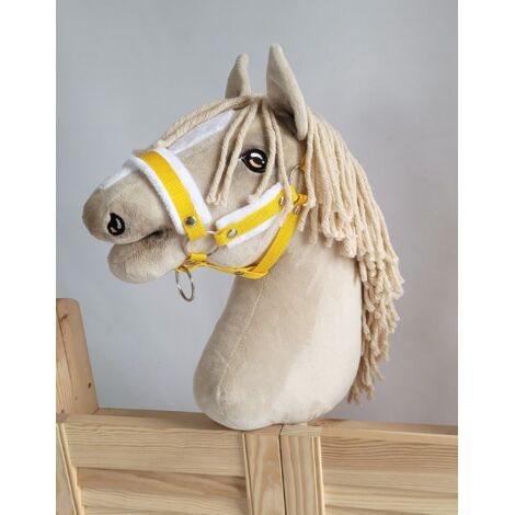 Cabezada de caballo ajustable Hobby Horse A3 amarilla con pelo blanco (1/3)