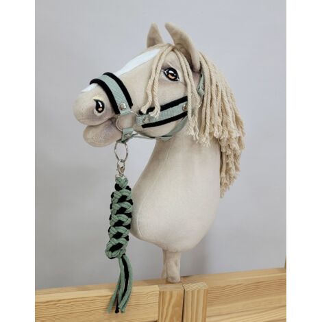Set de caballito de juguete: Cabestro A3 con pelo negro y correa de cuerda - Negro y salvia (1/5)