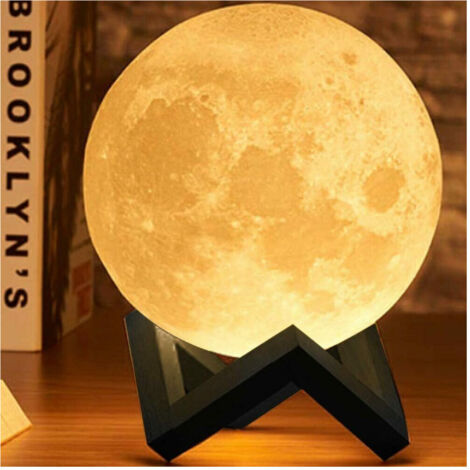 TRADE SHOP - Lampada Da Tavolo Luna 18cm Luce Led 3 Colori Moon Lamp A Batteria Con Supporto -