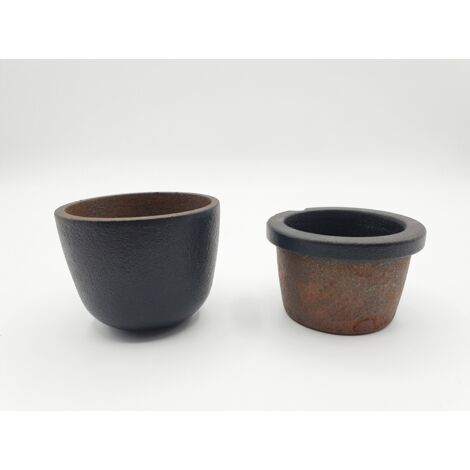 Lot de 2 - CREUSET - Moules de fonderie - Formes arrondie et cylindrique - Métal noir et rouillé - Voir photos pour détails (1/4)