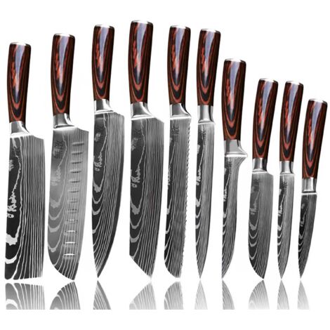 Coffret de 10 couteaux japonais Muteki en acier à haute teneur en carbone, présenté dans un coffret cadeau.