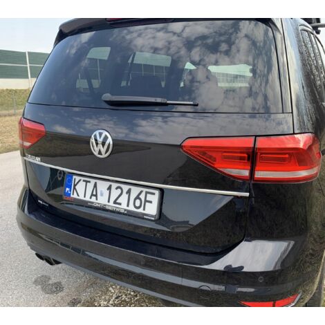 VW Golf Sportsvan - BANDE CHROMÉE sur les plaques d'immatriculation (1/5)