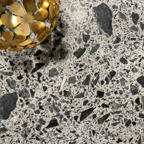 Véritable Carreau Terrazzo fond blanc-vert inclusions vertes BRAGA 40x40 cm boîte de 0.80m2 Satiné - Gioia Materia (1/5)