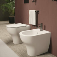 Wc Monobloc UNICA Blanc brillant. sans abattant