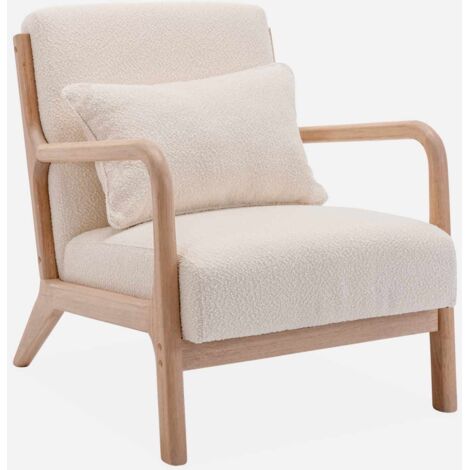 Sillón escandinavo de madera y tela de borreguito texturizado