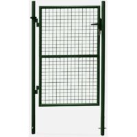 Puerta de jardín de metal con cerradura
