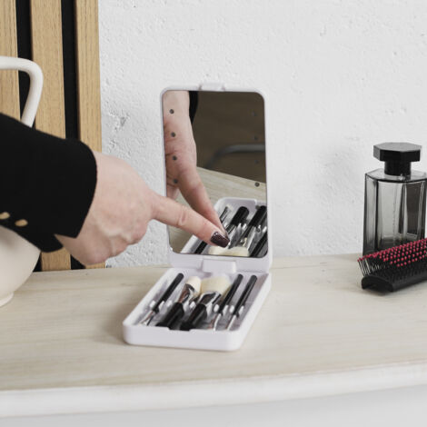 Boitier maquillage avec miroir led et pinceaux (1/5)