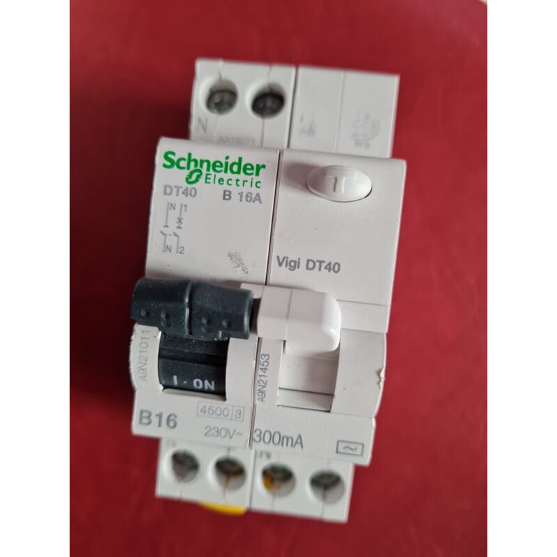 Schneider Electric A9N21025 Disjoncteur DT40 Phase+Neutre 16A Courbe C 4.5kA