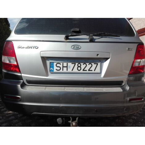 KIA SORENTO I - Tuning delle finiture del portellone posteriore nero (1/5)