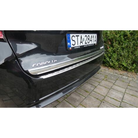 Moldura cromada para portón trasero Suzuki Swace 2020+ (1/5)