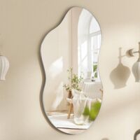 Miroir mural de forme inhabituelle avec une touche d'art moderne