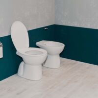 Coppia sanitari tradizionali a terra in ceramica serie Magic