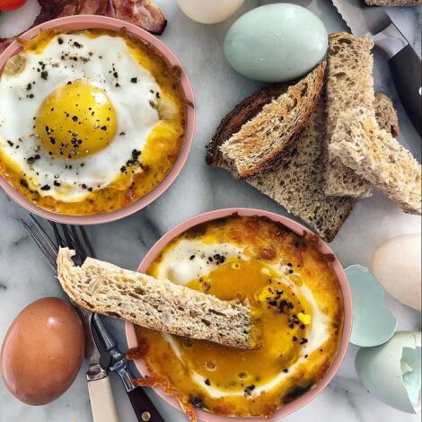 Uova fritte con mozzarella in friggitrice ad aria, la ricetta