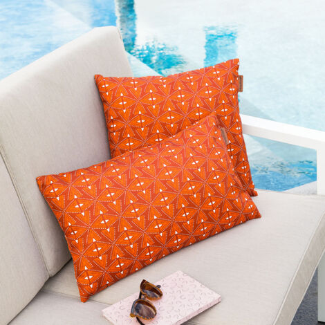 Hesperide – Coussin extérieur décoratif 50x30cm en polyester déperlant couleur ambre – Housse déhoussable – Confort pour mobilier de jardin (1/4)