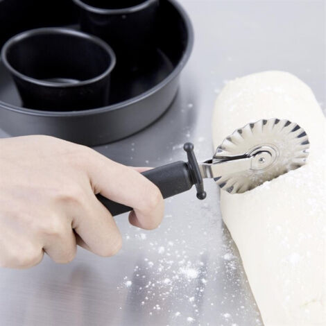 Coupe-Pâte 4 Lames Dentées Inox – Diamètre 36 Mm, Réglable 24-100 Mm – Manche Bois Hêtre