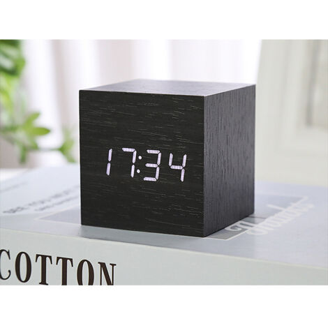 Réveil numérique LED en bois avec chargeur sans fil date commande vocale température intérieure 3 luminosité 3 réglages d'alarme pour la maison, la chambre et le bureau (blanc
