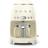 Smeg – Cafetière filtre 10 tasses programmable Crème Années 50 – Puissance 1050 W – Fonction 1-4 tasses – Touche Arôme pour intensité café