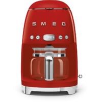 Smeg – Cafetière filtre programmable 10 tasses Rouge – Puissance 1050 W – Carafe en verre avec poignée chromée – Fonction maintien au chaud 10 min