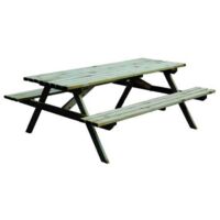 Mesa con bancos de madera