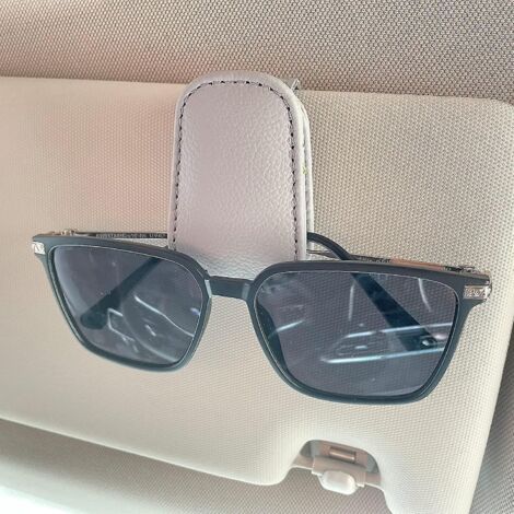 Support magnétique pour lunettes de soleil avec pare-soleil intégré pour voiture, en cuir, gris. (1/5)