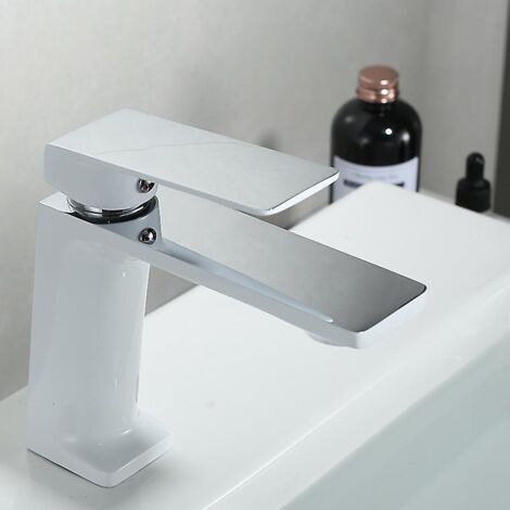 Robinet de lavabo avec protection anti-éclaboussures pour salle de bain. (1/3)