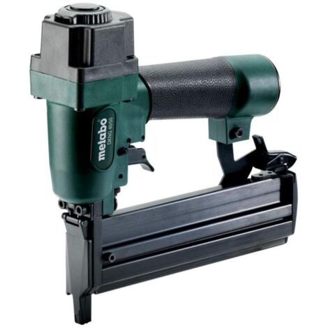 Metabo – Cloueur pneumatique DKNG 40/50 – Longueur clou 15-50mm – Pression 5-7 bar – Pour agrafes et clous – Coffret plastique inclus (1/5)