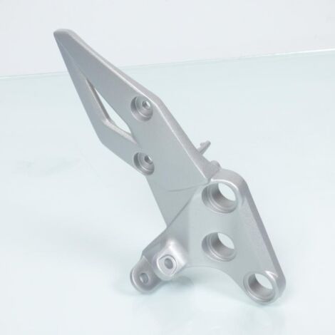 Platine de repose pied pilote droit origine pour Moto Suzuki 750 (1/2)