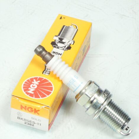 Bougie d'allumage NGK pour auto moto scooter quad BKR5ES-11 / (1/2)