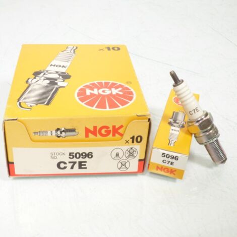 Bougie d'allumage NGK pour Motoculture Husqvarna 610 LT Après (1/3)