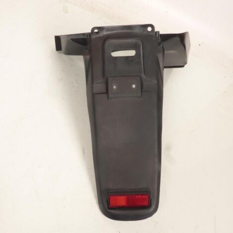 [PRODUIT D'OCCASION] Bavette arrière pour scooter Suzuki 125 UE 2001 2002 2003 (1/3)
