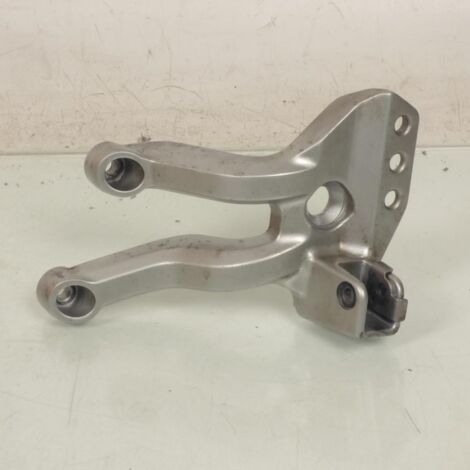 [PRODUIT D'OCCASION] Platine cale pied passager G pour moto Suzuki 1000 Vstrom 2002-06 (1/2)