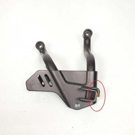 [PRODUIT D'OCCASION] Platine de repose pied passager droit origine pour Moto Suzuki (1/3)