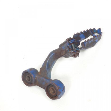 [PRODUIT D'OCCASION] Platine de repose pied pilote droit origine pour moto Suzuki 600 (1/2)