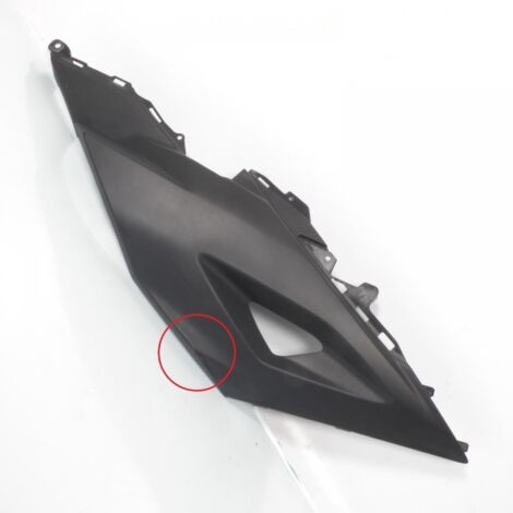 [PRODUIT D'OCCASION] Cache latéral droit origine pour scooter Suzuki 400 Burgman 2017 (1/3)