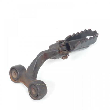 [PRODUIT D'OCCASION] Platine repose pied pilote droit origine pour moto Suzuki 600 DR (1/2)