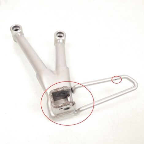 [PRODUIT D'OCCASION] Platine de repose pied passager gauche pour moto Suzuki 600