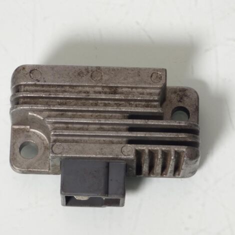[PRODUIT D'OCCASION] Régulateur de tension origine pour scooter Yamaha 50 Beluga 1988 (1/2)