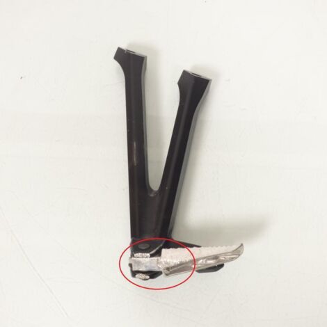[PRODUIT D'OCCASION] Platine de repose pied passager droit origine pour moto Suzuki (1/2)