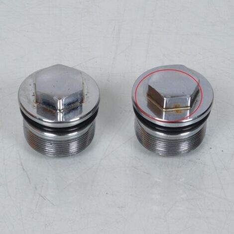 [PRODUIT D'OCCASION] Bouchon niveau huile origine pour Moto Honda 125 Cbr R 2005 à (1/2)