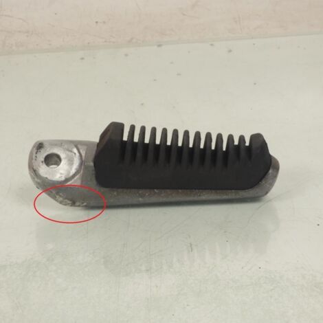 [PRODUIT D'OCCASION] Cale pied origine pour Moto Suzuki 1000 DL V-strom 2002 à 2007 (1/3)
