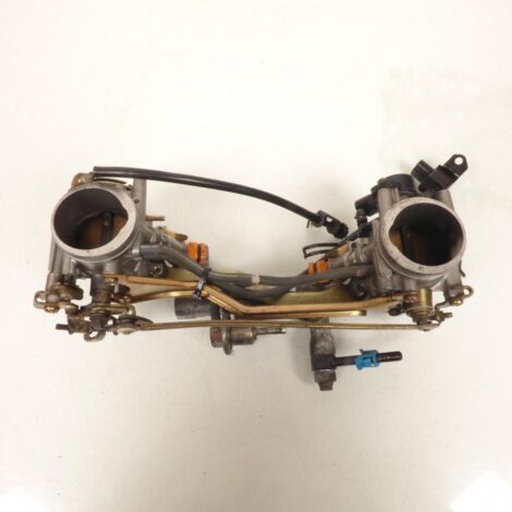 [PRODUIT D'OCCASION] Rampe d injection Mikuni pour moto Cagiva 1000 Raptor B924 / 02F4 (1/5)