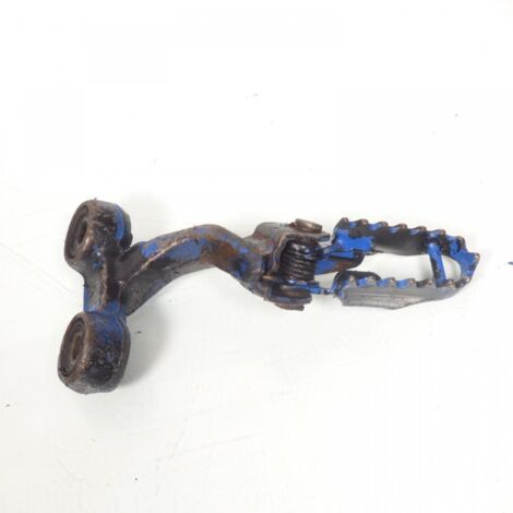 [PRODUIT D'OCCASION] Platine de repose pied pilote droit origine pour moto Suzuki 600 (1/2)