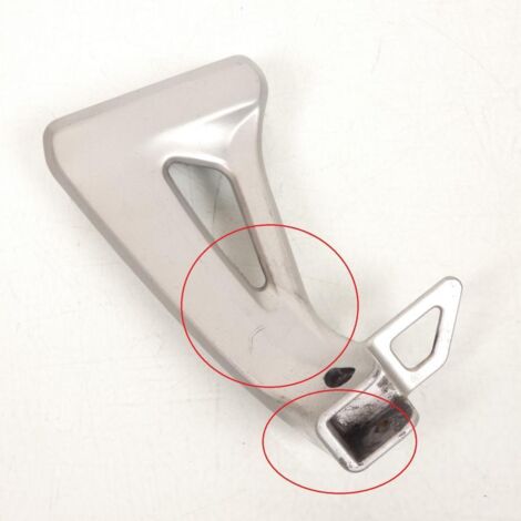 [PRODUIT D'OCCASION] Platine repose pied passager gauche pour moto Suzuki 650 SV 1999 (1/3)