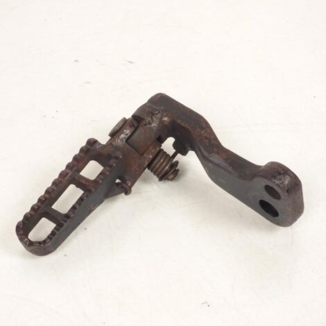 [PRODUIT D'OCCASION] Platine de repose pied pilote gauche origine pour moto Suzuki 125 (1/2)