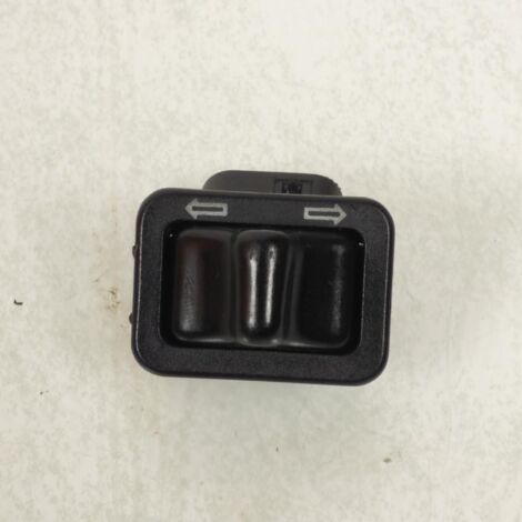 [PRODUIT D'OCCASION] Bouton de couvre guidon origine pour Scooter Piaggio 50 Zip Fast (1/2)