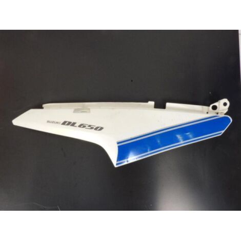[PRODUIT D'OCCASION] Coque arrière droite origine pour moto Suzuki 650 DL V-strom (1/2)